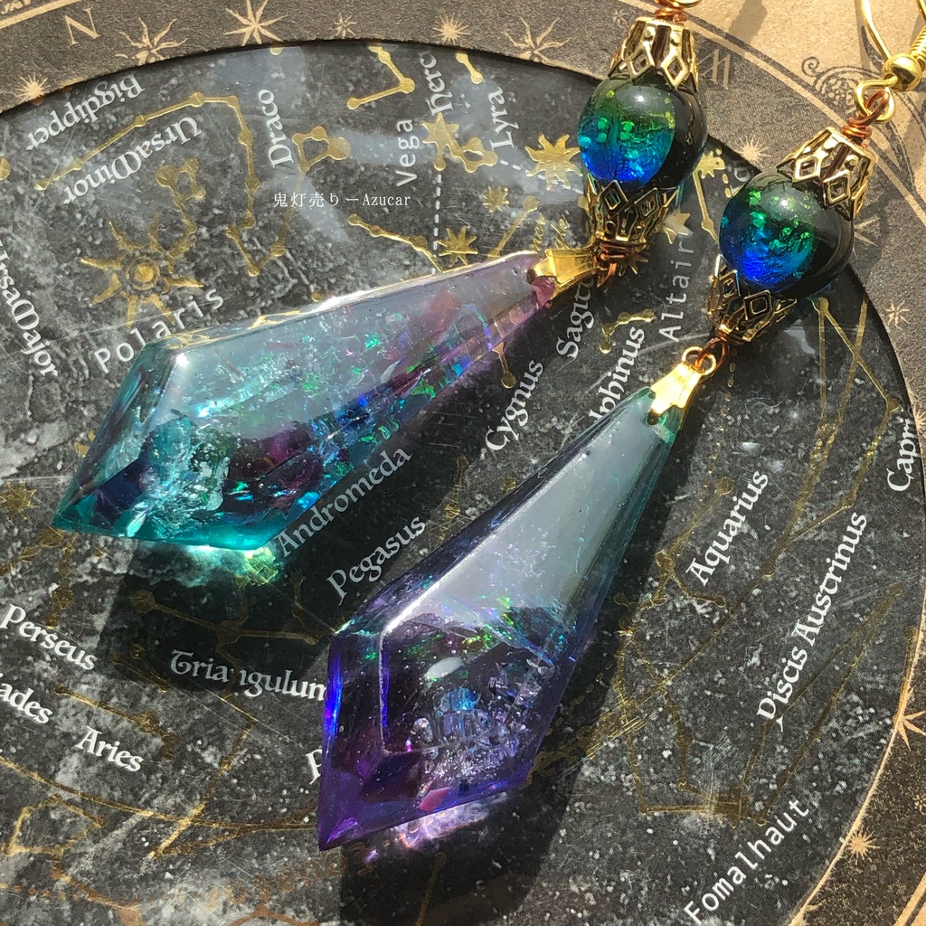 翠と紫のステンドグラス ガラスのような琉球ガラス封入ペンデュラム 魔法のようなピアス イヤリング 蛍ガラス付き