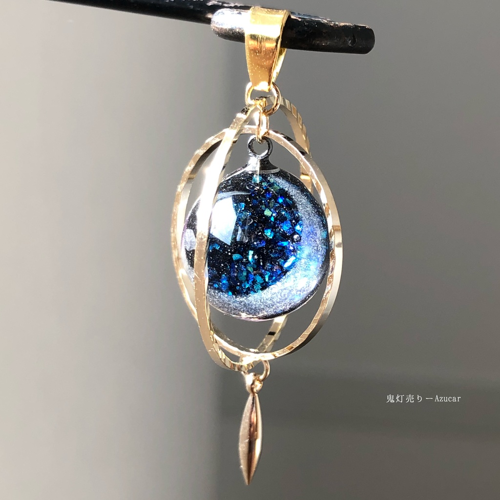 三日月サンセット 蓄光三日月 オルゴナイト 天然石 球体 宇宙 レジン 天球儀 ネックレス