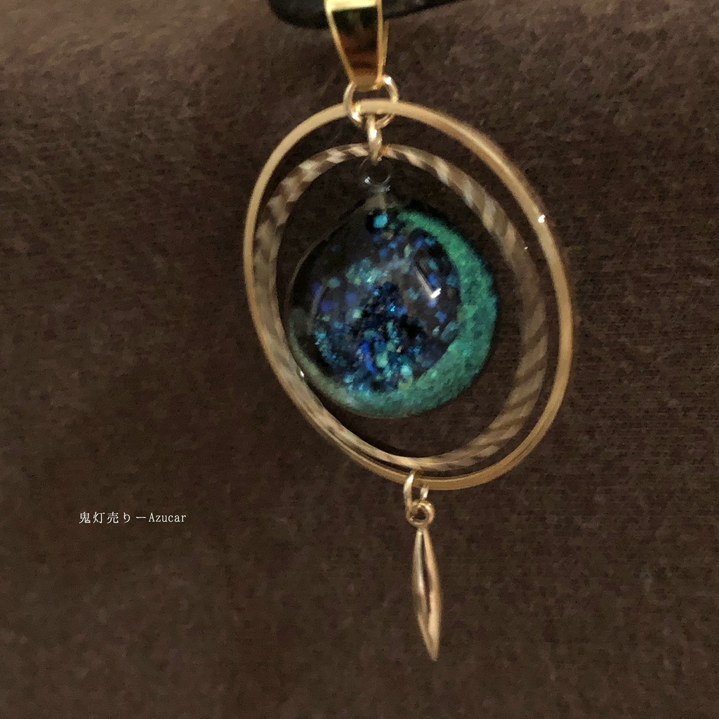 三日月サンセット 蓄光三日月 オルゴナイト 天球儀 宇宙 球体レジン 星 スタッズ ピアス イヤリング