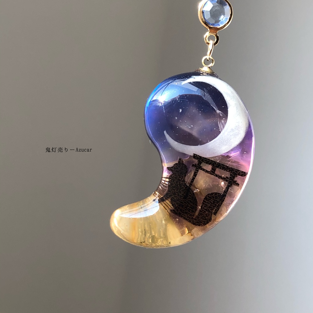 勾玉にうつる三日月とお狐様 オルゴナイト 蓄光三日月 鳥居 夕焼け ネックレス