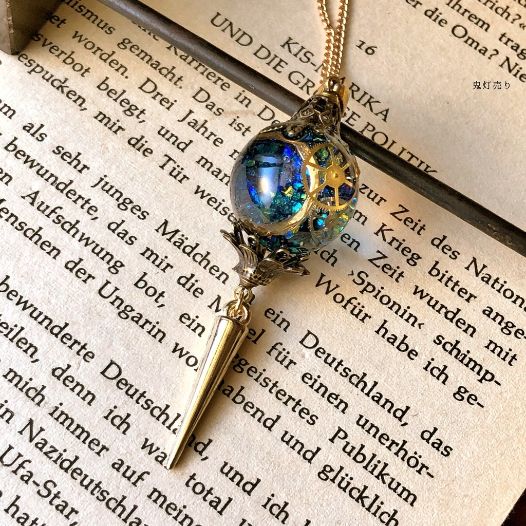 僕は親指で月の光を隠した。 三日月 歯車 アンティーク ランタン スチームパンク ネックレス