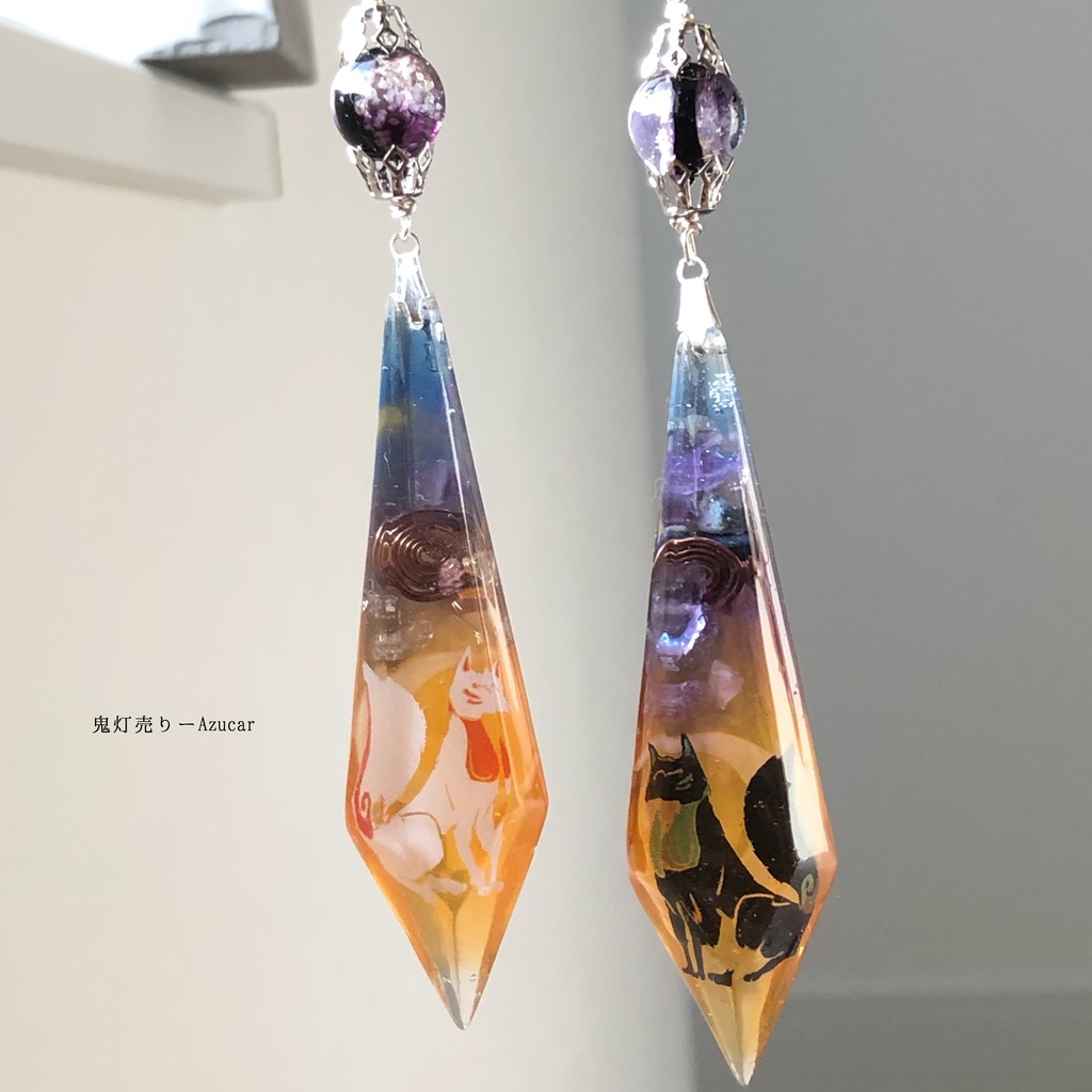 二つの世界のお狐様 狛狐 オルゴナイト ペンデュラム 蓄光三日月 蛍ガラス ペア ピアスorネックレス