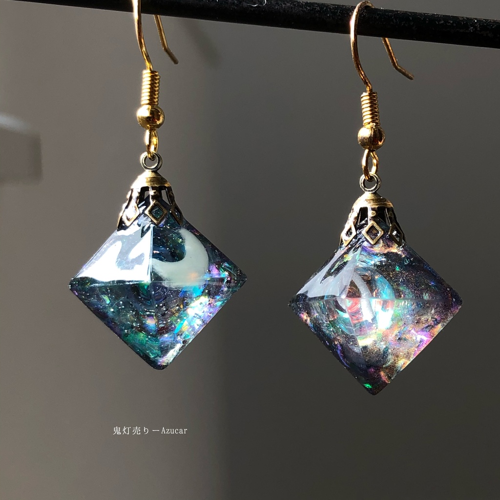 三日月と満月 オルゴナイト 8面体 ルナフラッシュ 蓄光三日月 ピアス イヤリング