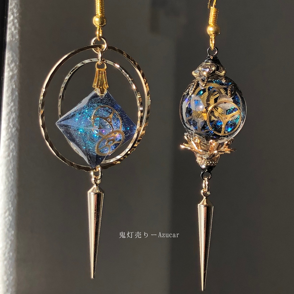 宇宙の星渦と宝石の国の夜 歯車 オルゴナイトランタン 八面体 天球儀 スタッズピアス イヤリング