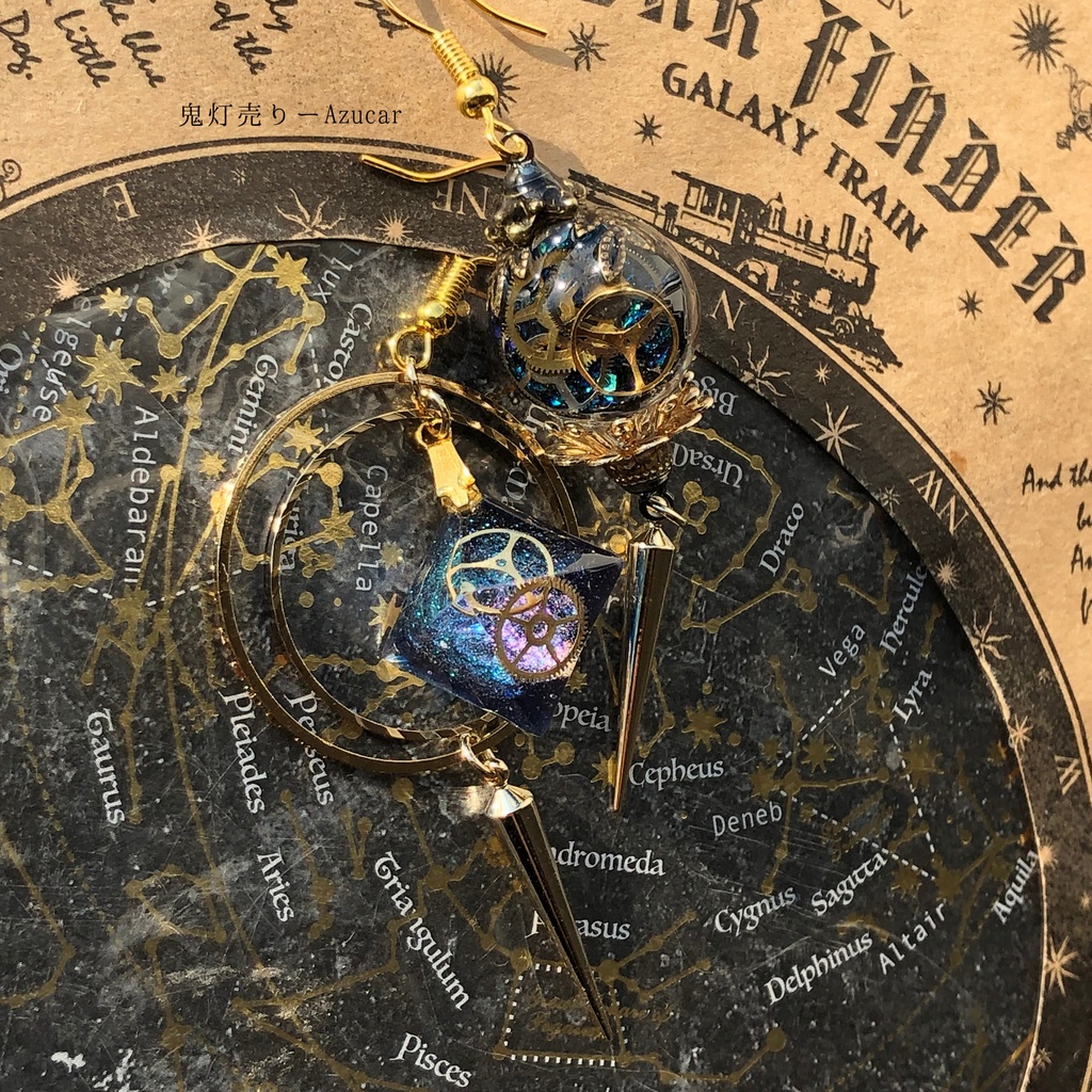宇宙の星渦と宝石の国の夜 歯車 オルゴナイトランタン 八面体 天球儀 スタッズピアス イヤリング