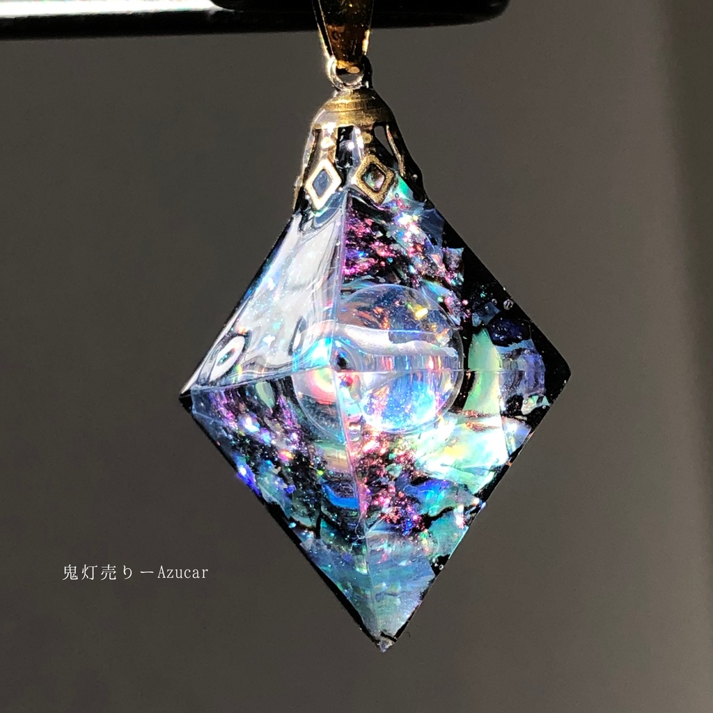 月の涙を集めて。 オルゴナイト 8面体 フローライト 宇宙レジンネックレス