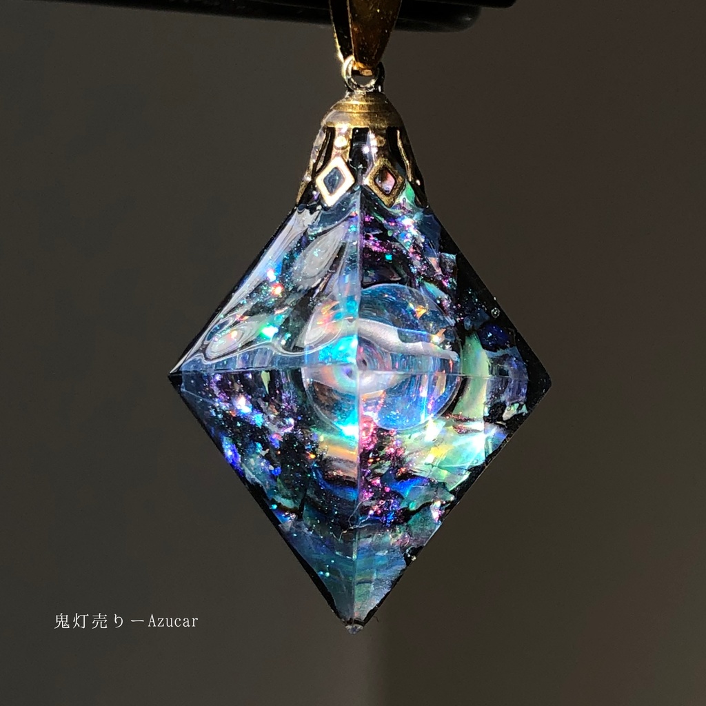 月の涙を集めて。 オルゴナイト 8面体 フローライト 宇宙レジンネックレス