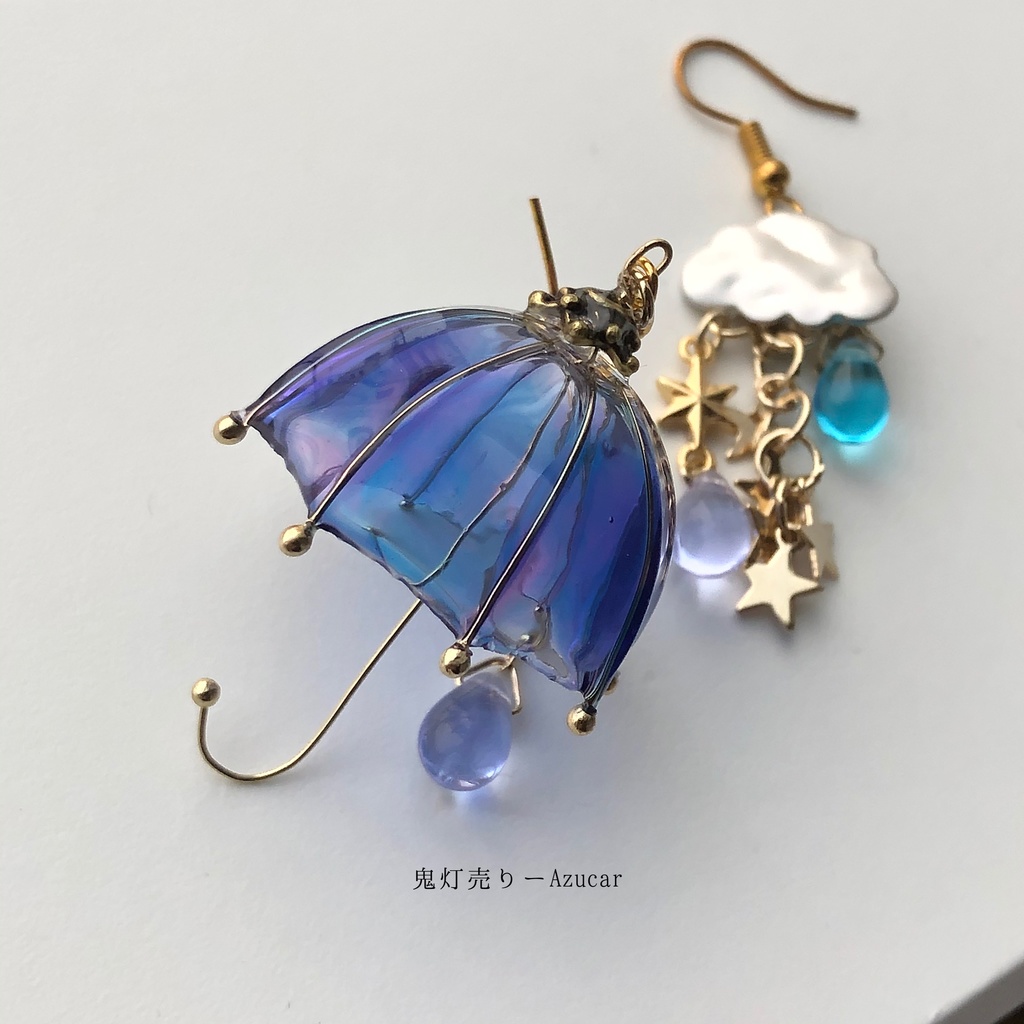 夜を護る傘。 雲と傘レジン 星屑と雫付き ピアス イヤリング