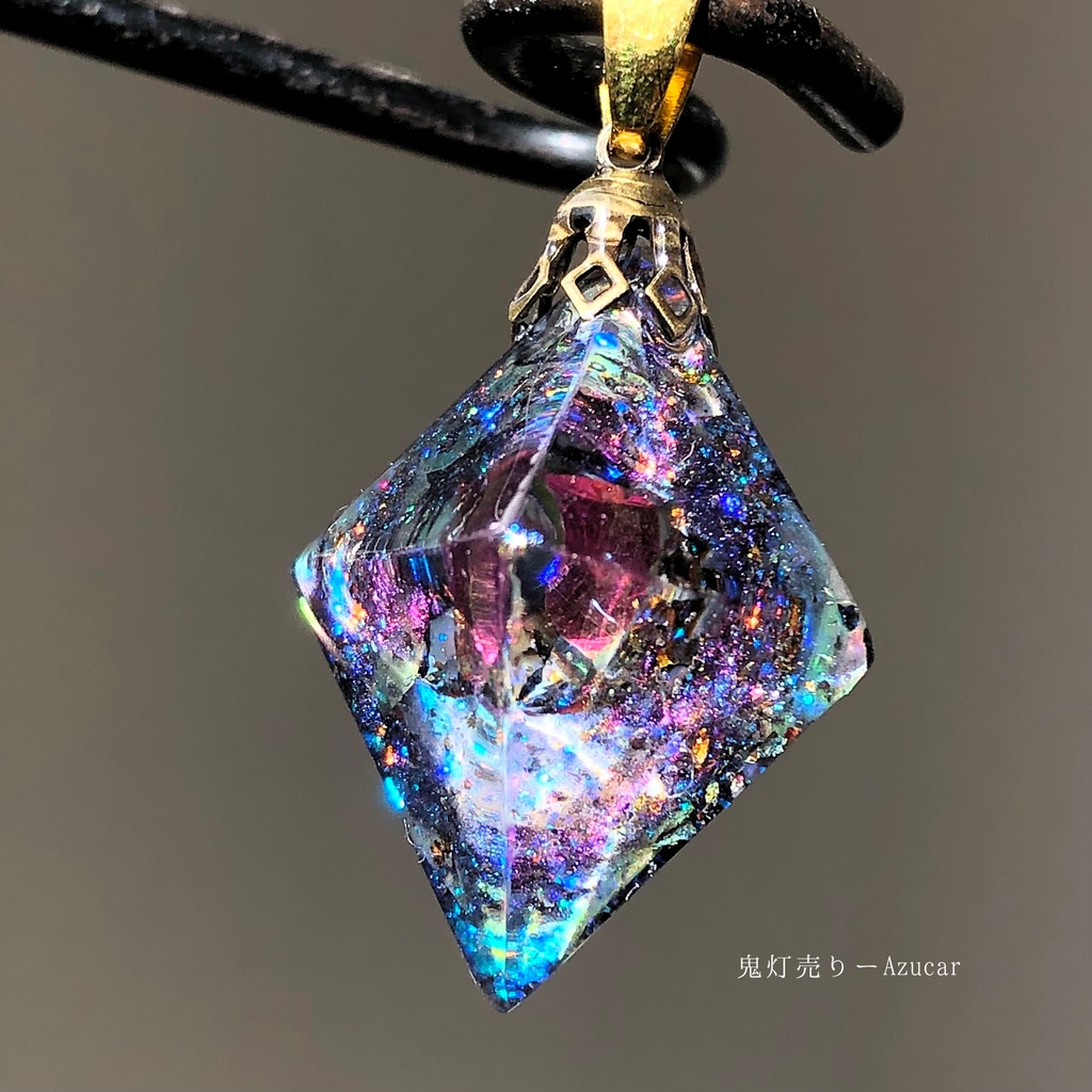 魔法世界への入り口。 オルゴナイト 8面体 宇宙レジン ネックレス