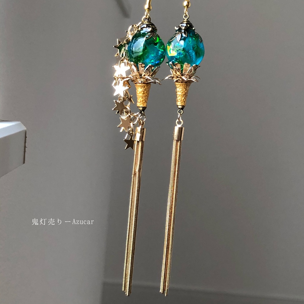 天体魔法使いの蓄光星屑ランタン アシンメトリーピアス イヤリング タッセル付き