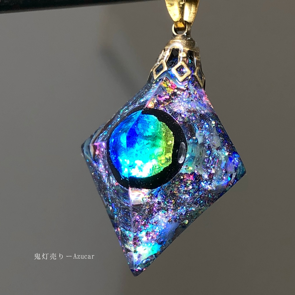 ダイヤモンドの降る惑星 オルゴナイト 宇宙レジン 8面体 蓄光蛍ガラス ネックレス