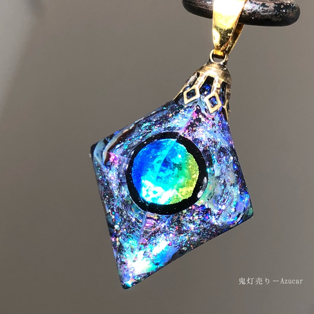 ダイヤモンドの降る惑星 オルゴナイト 宇宙レジン 8面体 蓄光蛍ガラス ネックレス