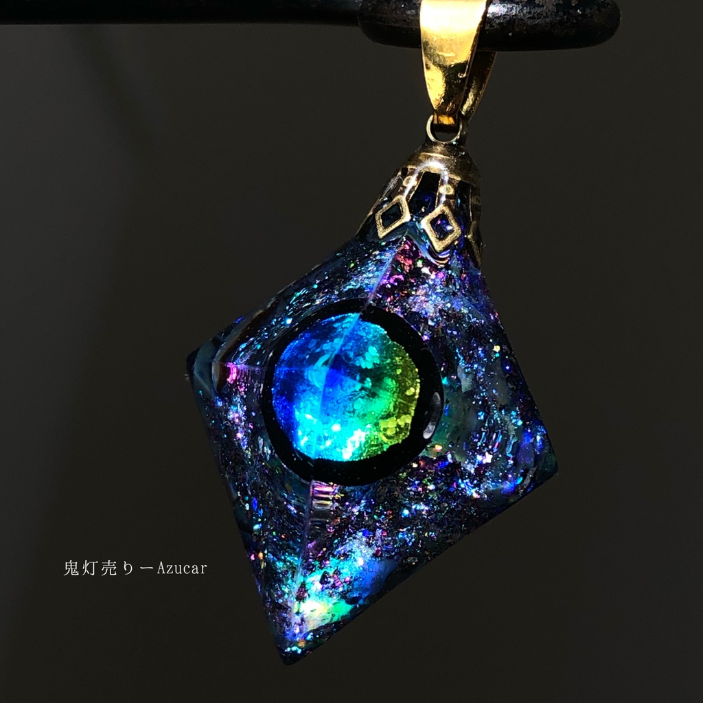 ダイヤモンドの降る惑星 オルゴナイト 宇宙レジン 8面体 蓄光蛍ガラス ネックレス