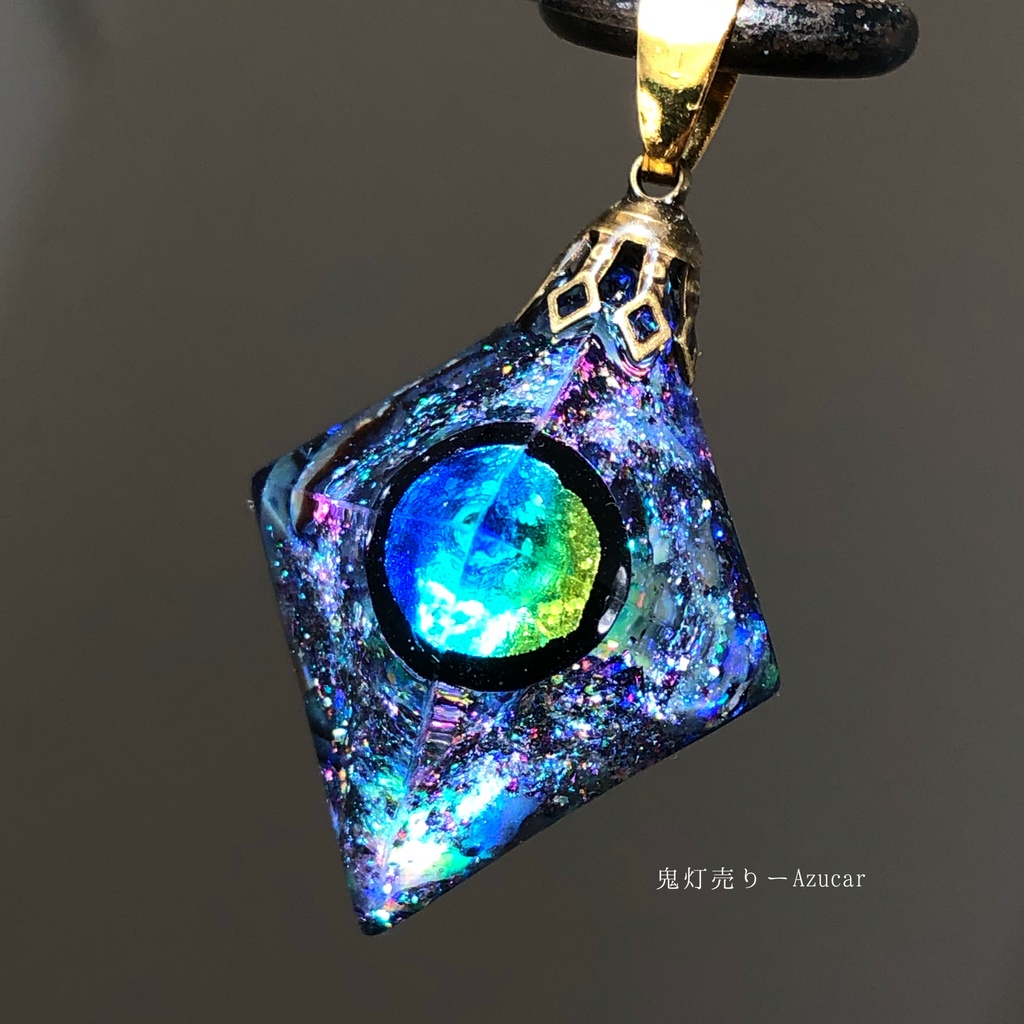 ダイヤモンドの降る惑星 オルゴナイト 宇宙レジン 8面体 蓄光蛍ガラス ネックレス