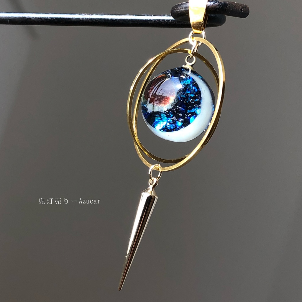 三日月と魔法世界への入り口 天球儀 蓄光三日月 ネックレス