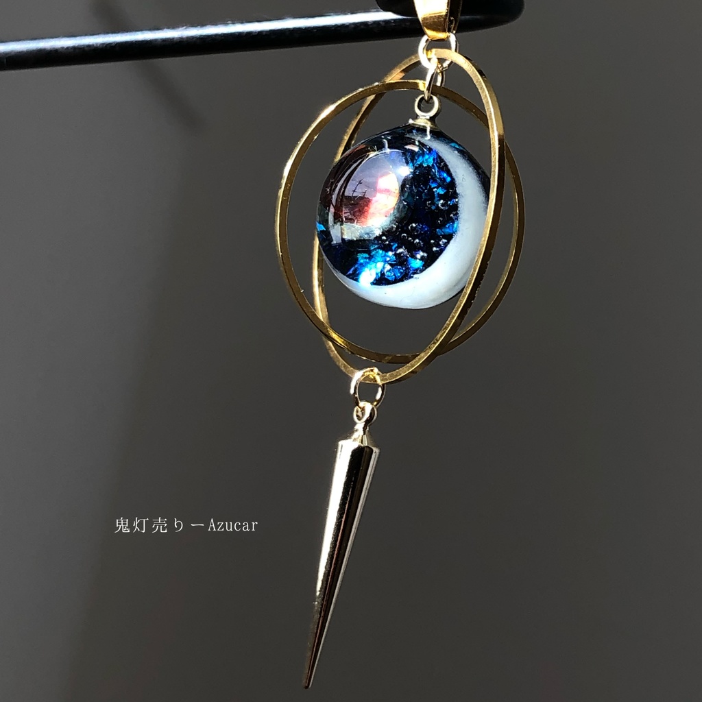 三日月と魔法世界への入り口 天球儀 蓄光三日月 ネックレス