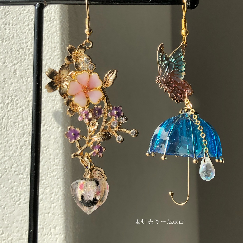 桜雨の雨宿り 鬼灯と傘レジン 蝶 色変化勿忘草 さくらの和装小物 ピアス イヤリング