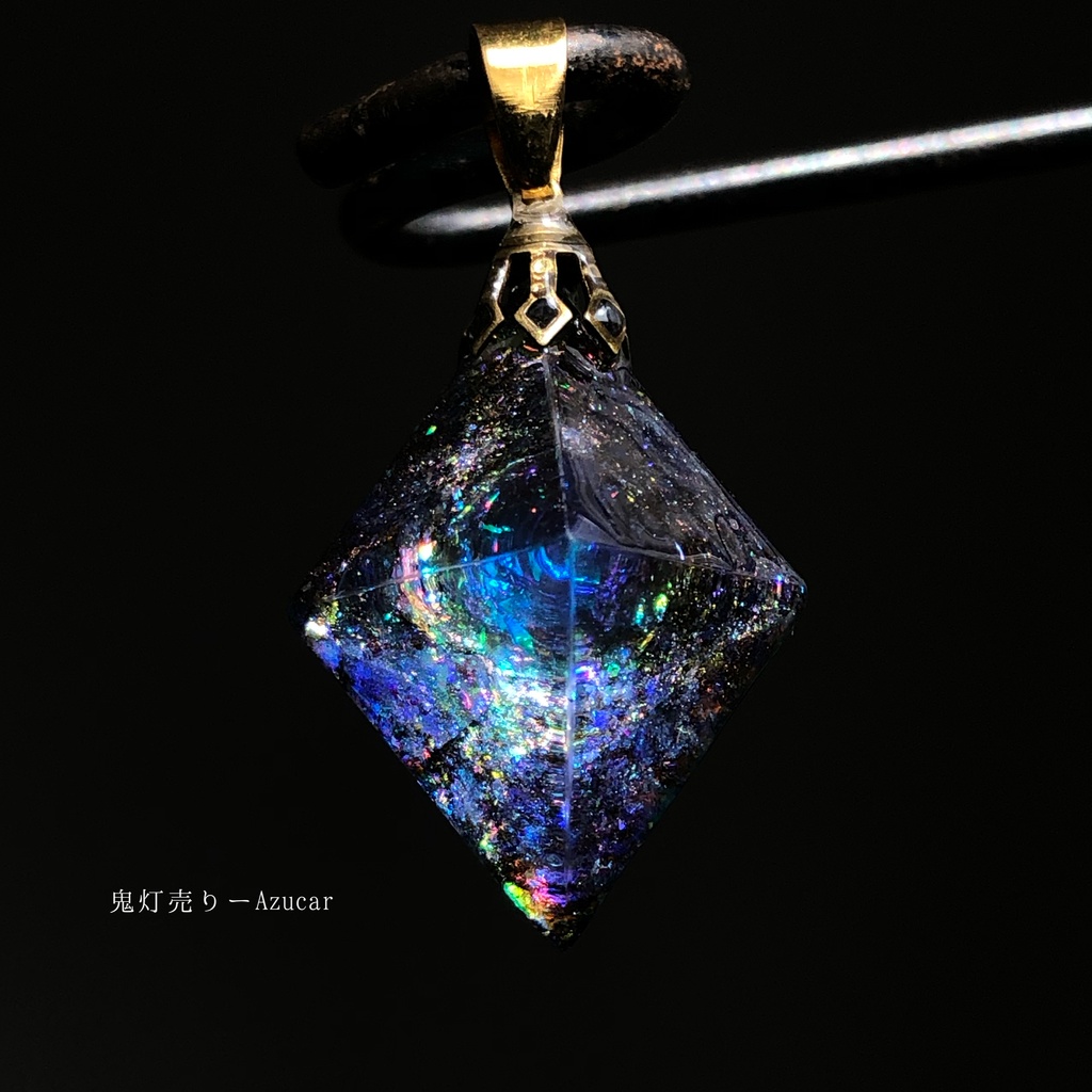 タンザナイトの光を集めて。 オルゴナイト 蓄光 八面体 宇宙レジン ネックレス