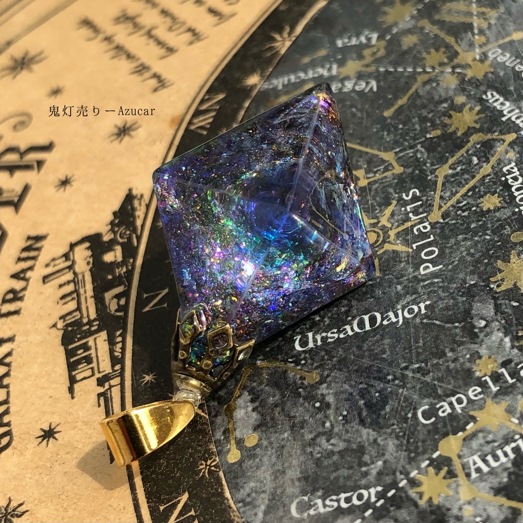 タンザナイトの光を集めて。 オルゴナイト 蓄光 八面体 宇宙レジン ネックレス