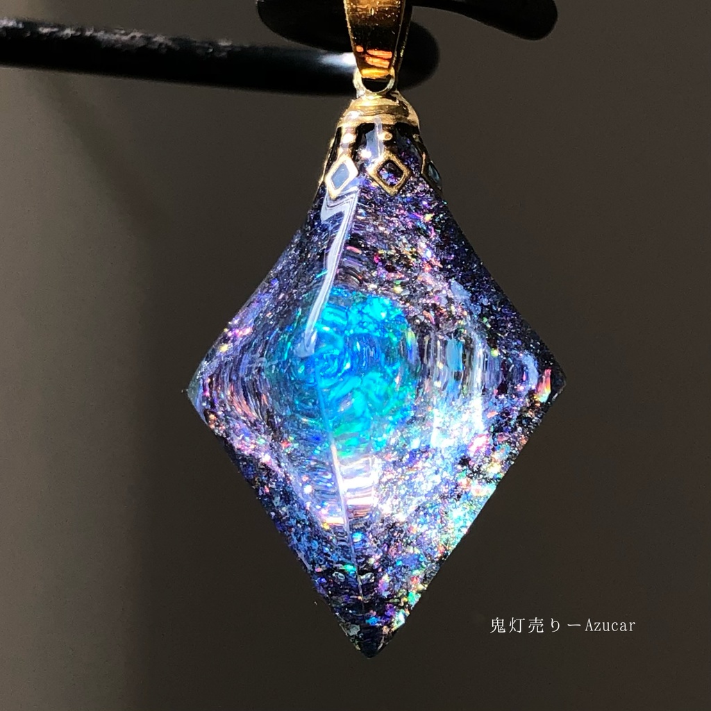 水晶 金箔 レジン ネックレス オルゴナイト 青 王冠 卵 天然石 送料