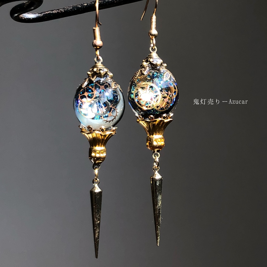 夜を動かす歯車時計とランタン オルゴナイト 蓄光三日月 スチームパンク スタッズ メンズにも。 イヤリング ピアス