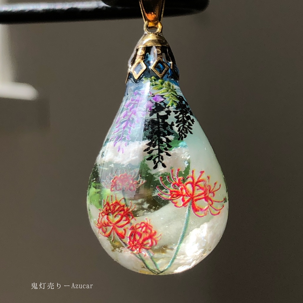 朝焼けに咲き誇る彼岸花と藤の花　雲レジン　オルゴナイト　蓄光三日月　ドロップ　ネックレス