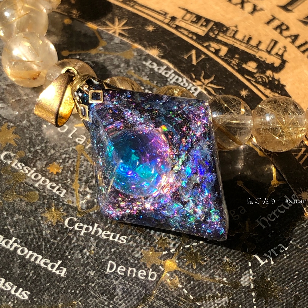 ミスティックトパーズの光を集めて。 オルゴナイト 蓄光宇宙レジン 八面体 ネックレス