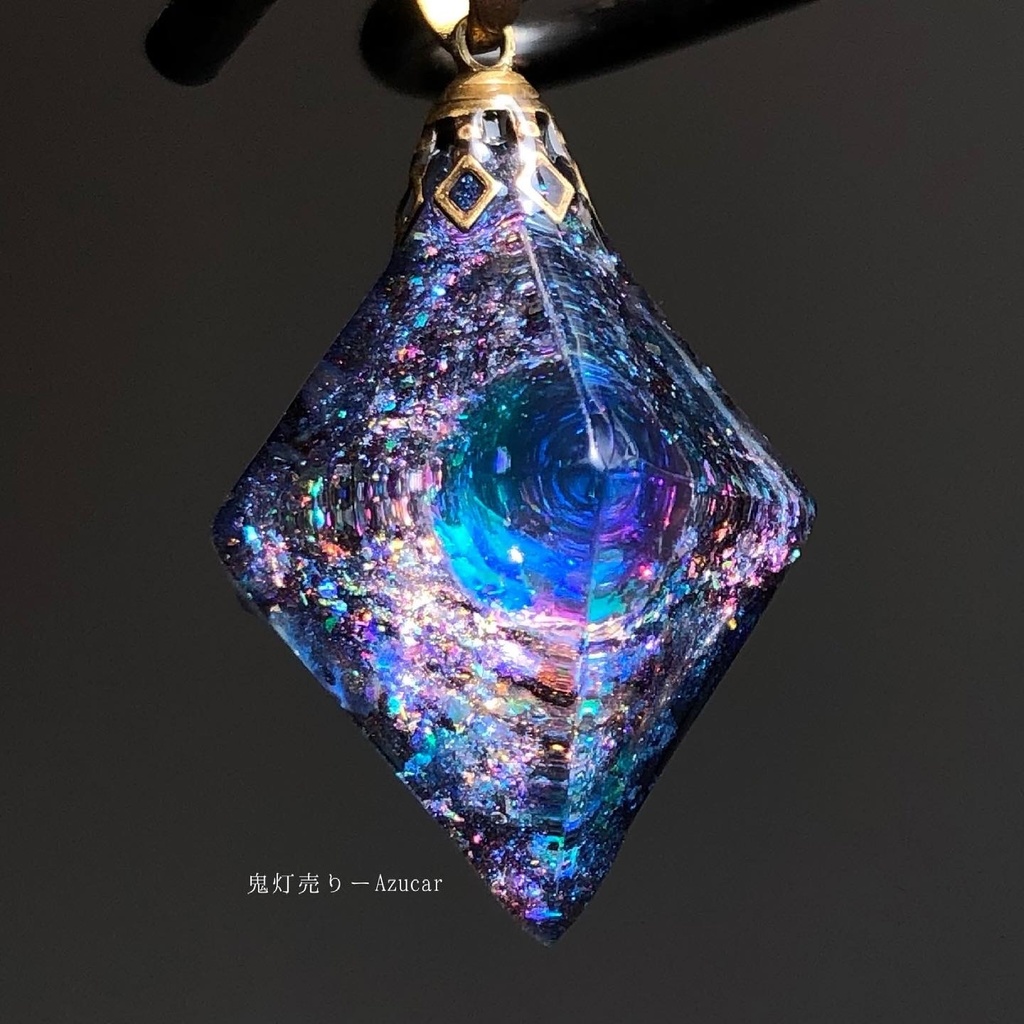 ミスティックトパーズの光を集めて。 オルゴナイト 蓄光宇宙レジン 八面体 ネックレス