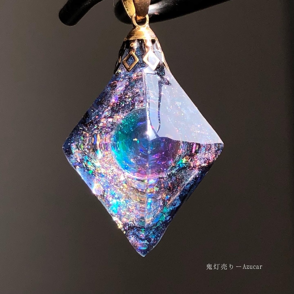ミスティックトパーズの光を集めて。 オルゴナイト 蓄光宇宙レジン 八面体 ネックレス