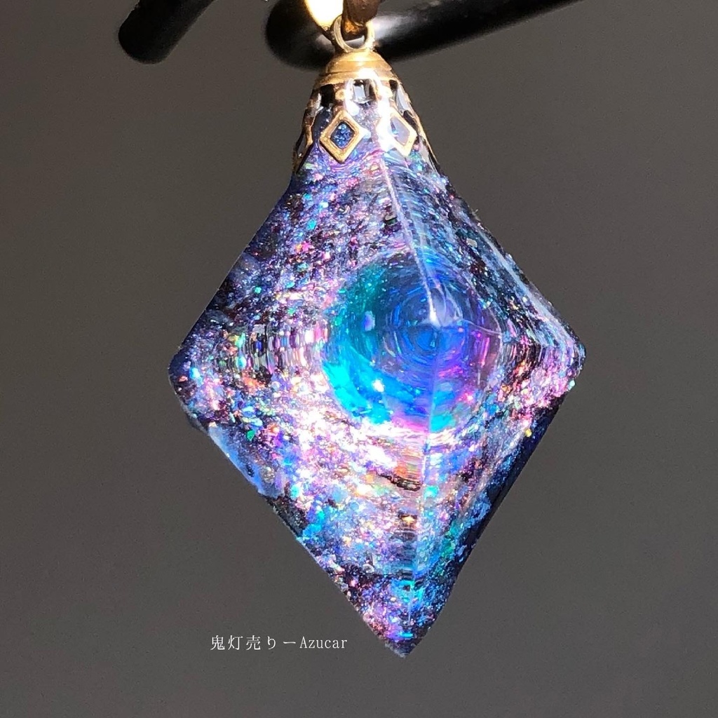 ミスティックトパーズの光を集めて。 オルゴナイト 蓄光宇宙レジン 八面体 ネックレス