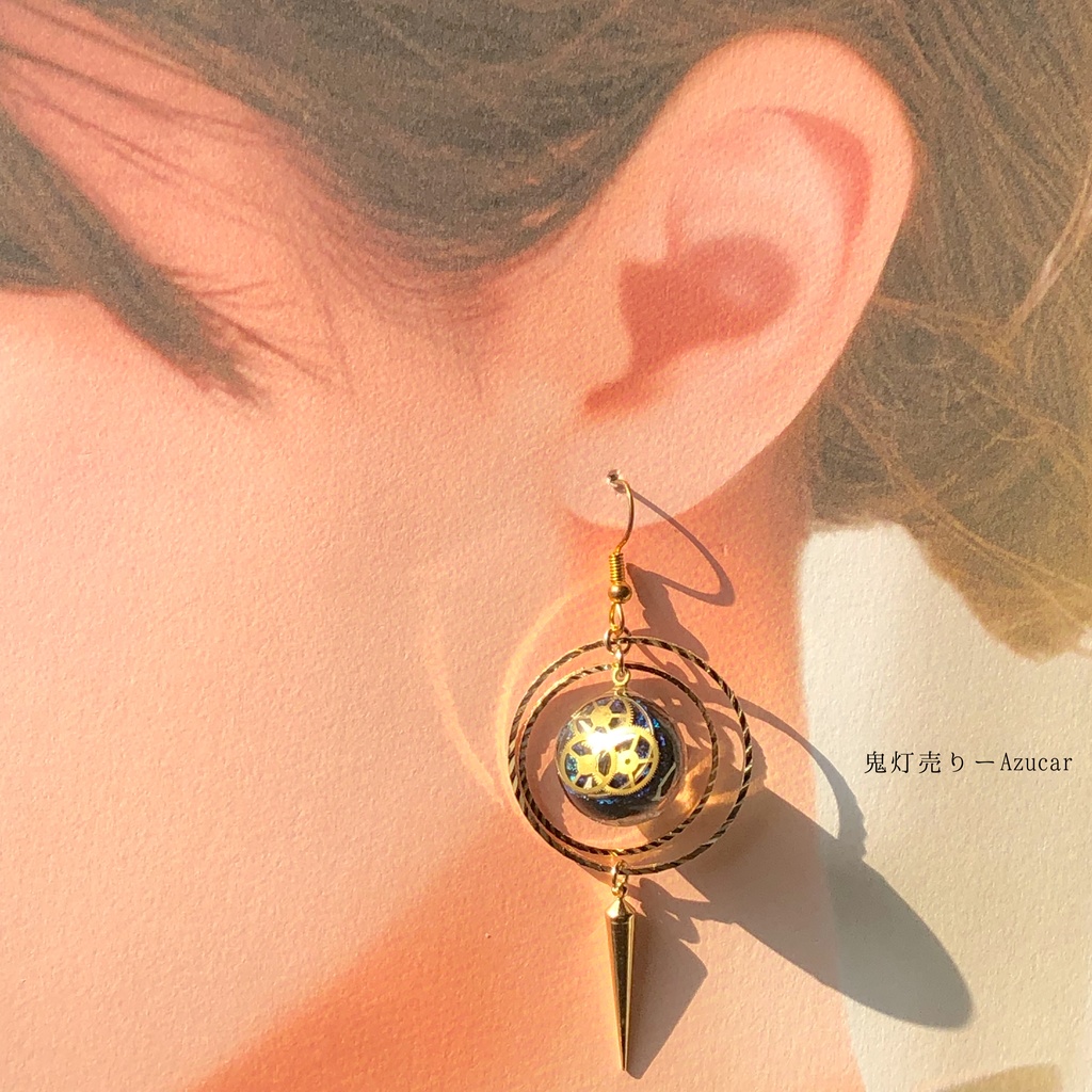 三日月とランタンの夜空時計 天球儀 歯車と蓄光三日月のスチームパンク ピアス イヤリング