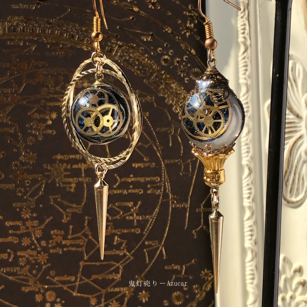 三日月とランタンの夜空時計 天球儀 歯車と蓄光三日月のスチームパンク ピアス イヤリング