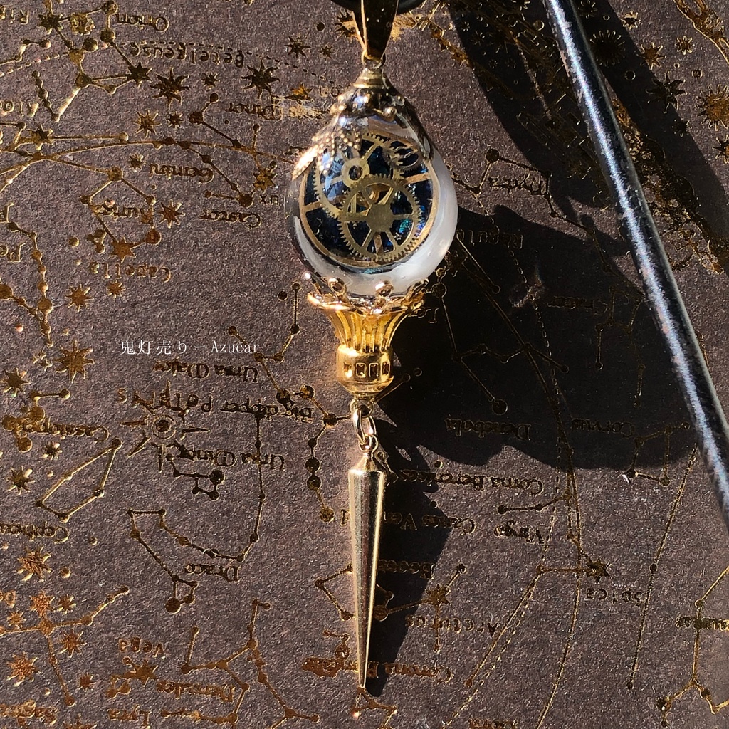 三日月とランタンの夜空時計 天球儀 歯車と蓄光三日月のスチームパンク ピアス イヤリング