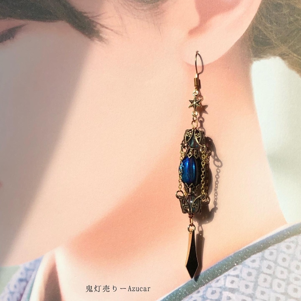 魔法使いの夜空ランタンと上弦の月の蓄光オルゴナイトペンデュラム ピアス イヤリング