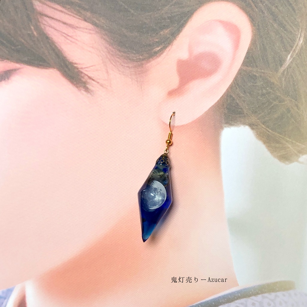 魔法使いの夜空ランタンと上弦の月の蓄光オルゴナイトペンデュラム ピアス イヤリング