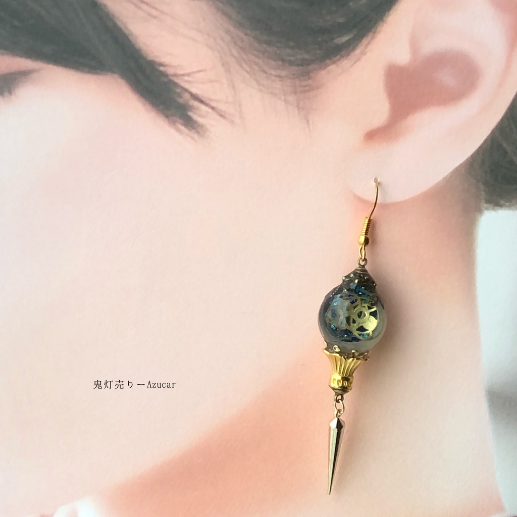 宇宙の宝石と時計の国の夜と天球儀 オルゴナイトとスチームパンク 歯車蓄光ランタンと天球儀のピアス イヤリング