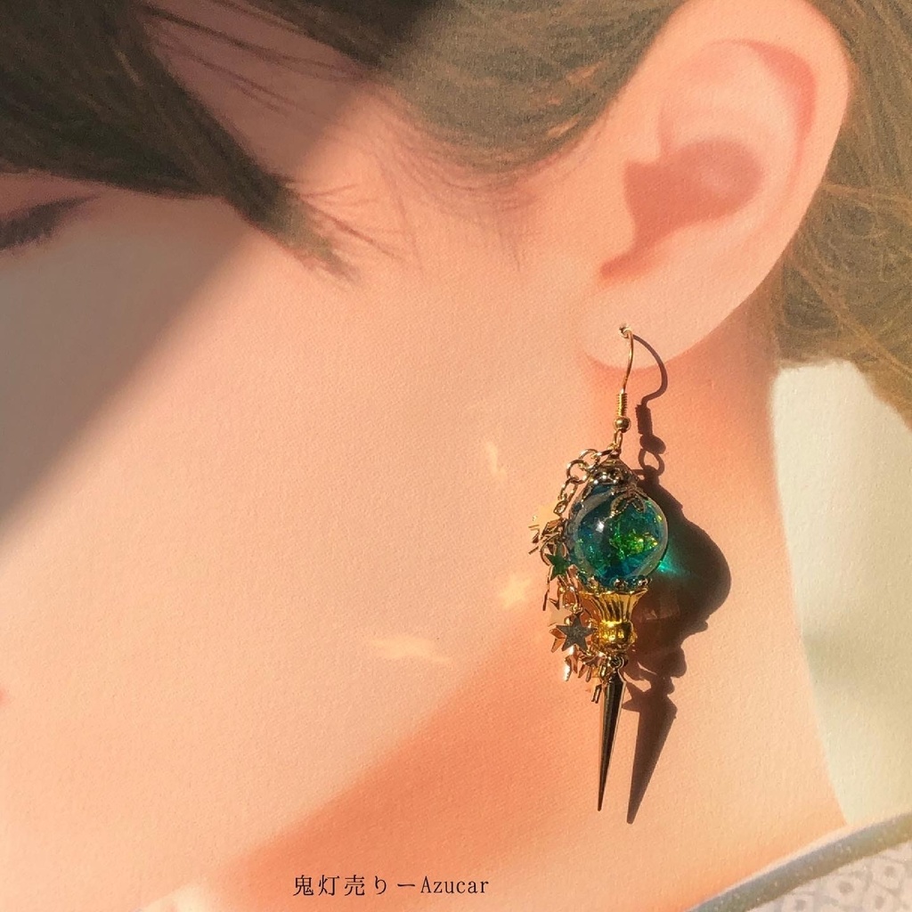 星屑ランタンに上弦の月に願いを。 オルゴナイト蓄光ペンデュラムと琉球ガラス入りランタンのスチームパンクピアス イヤリング