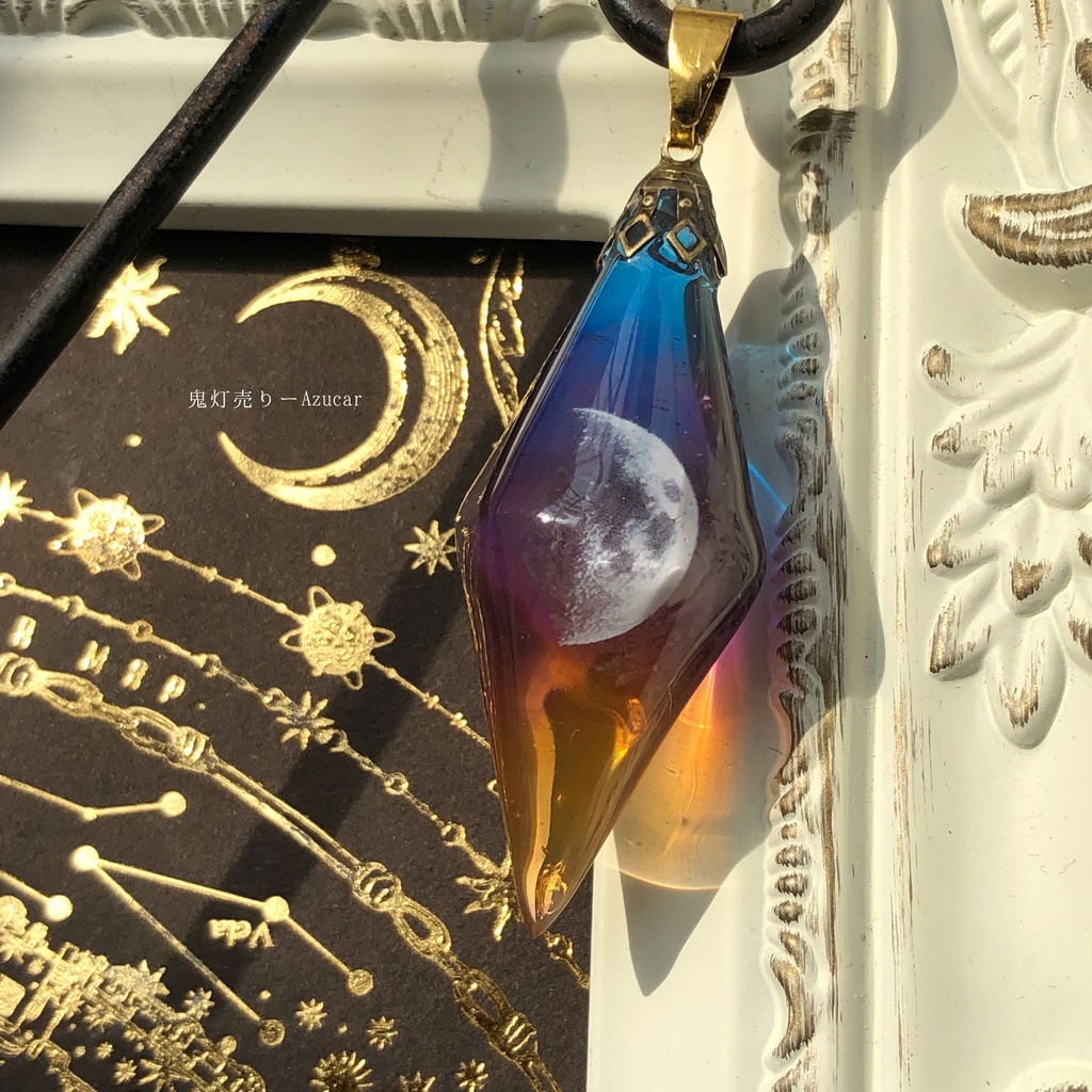 夕焼け空に浮かぶ上弦の月　蓄光ペンデュラムのネックレス★