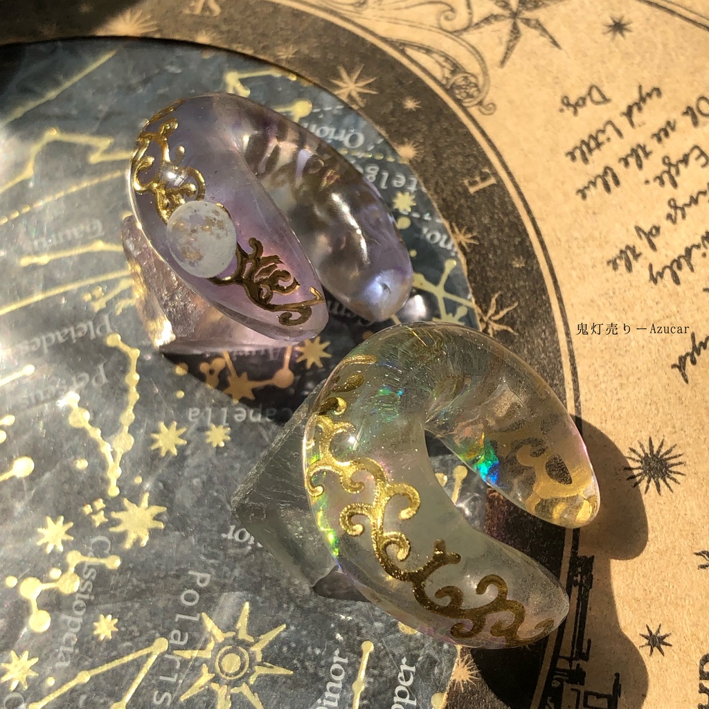 ★選べる★魔法使いのオーロラと満月の蓄光イヤーカフ★ ガラスのようなレジン製♪