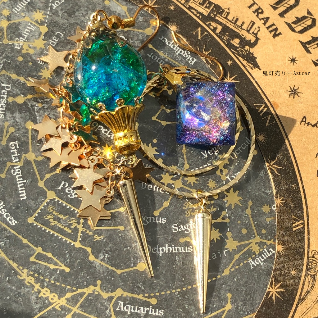 星屑ランタンから零れ落ちる流星と宇宙フローライト天球儀 オルゴナイト スチームパンクピアス イヤリング