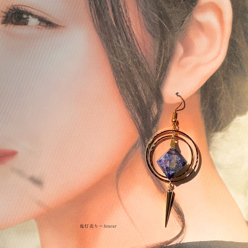 星屑ランタンから零れ落ちる流星と宇宙フローライト天球儀 オルゴナイト スチームパンクピアス イヤリング