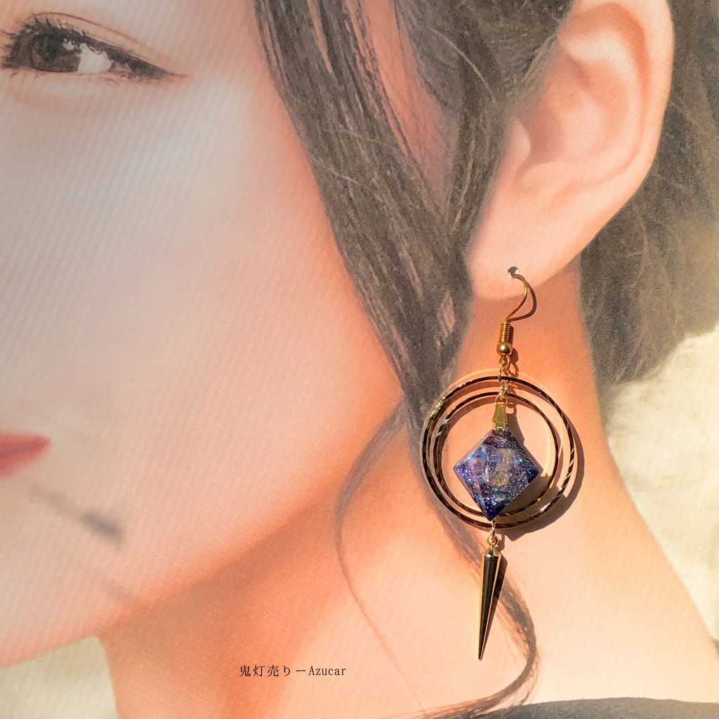 星屑ランタンから零れ落ちる流星と宇宙フローライト天球儀 オルゴナイト スチームパンクピアス イヤリング