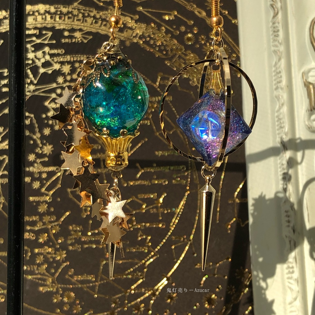 星屑ランタンから零れ落ちる流星と宇宙フローライト天球儀 オルゴナイト スチームパンクピアス イヤリング