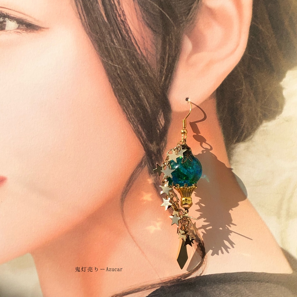 星屑ランタンから零れ落ちる流星と宇宙フローライト天球儀 オルゴナイト スチームパンクピアス イヤリング