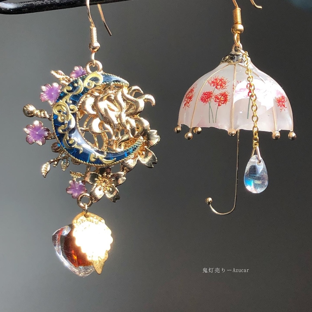 蓄光彼岸花傘と鬼灯と九尾狐のピアス　イヤリング 色変化勿忘草と雫付き 和装小物　着物や浴衣　袴　普段使いにも★