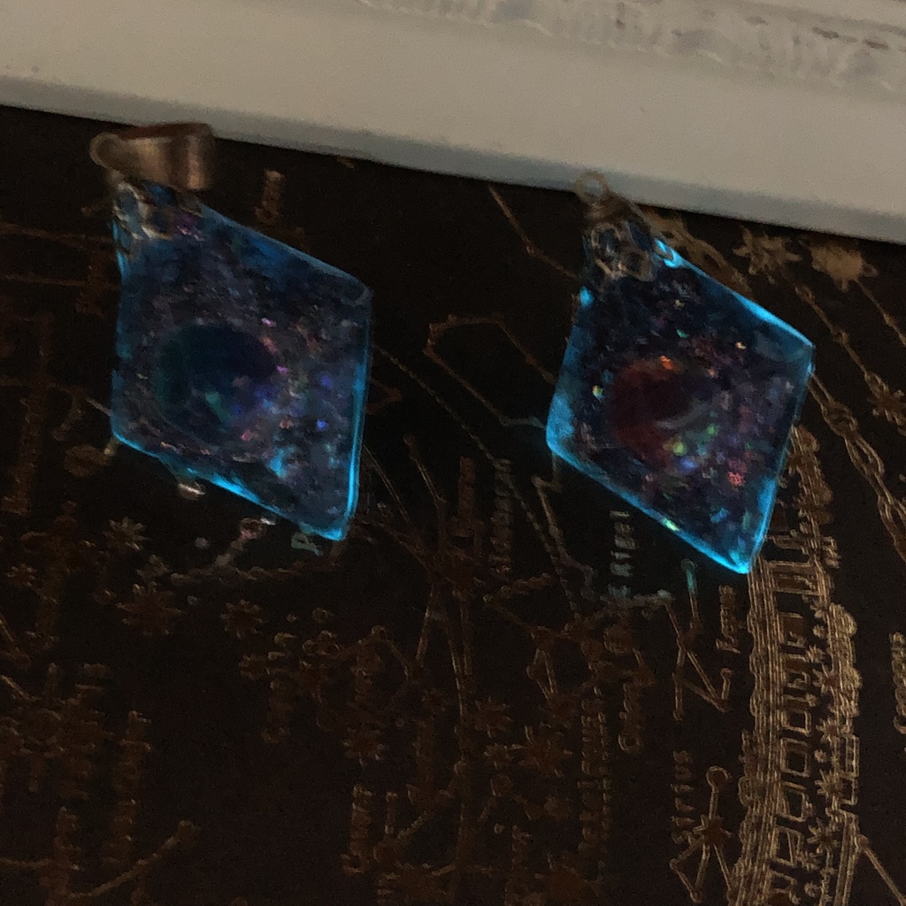 ★星空と歯車と星の蓄光宇宙レジンオルゴナイトフローライト付き、懐中時計version★