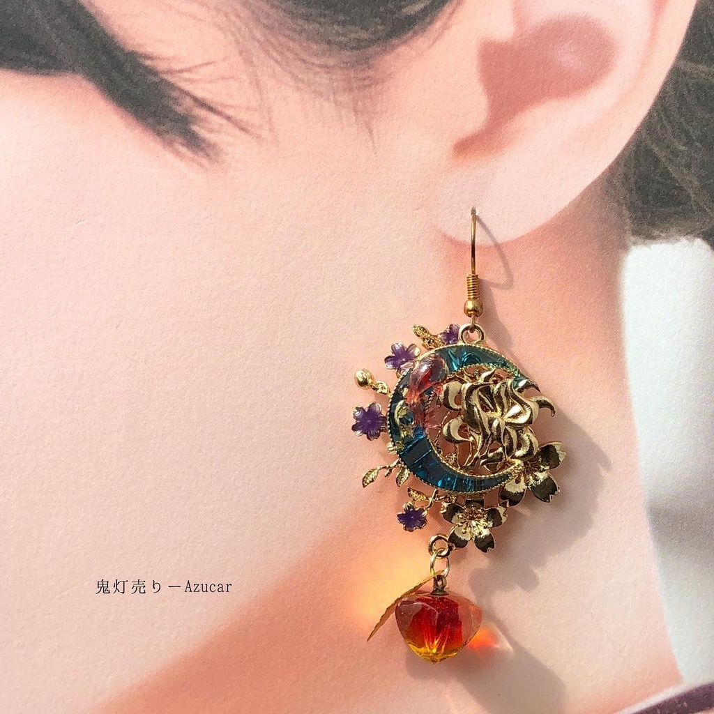 金魚に九尾狐舞い踊り、鬼灯咲く 色変化勿忘草と雫付きの和風ピアス イヤリング★ 和装小物 着物や浴衣 袴 普段使いにも。