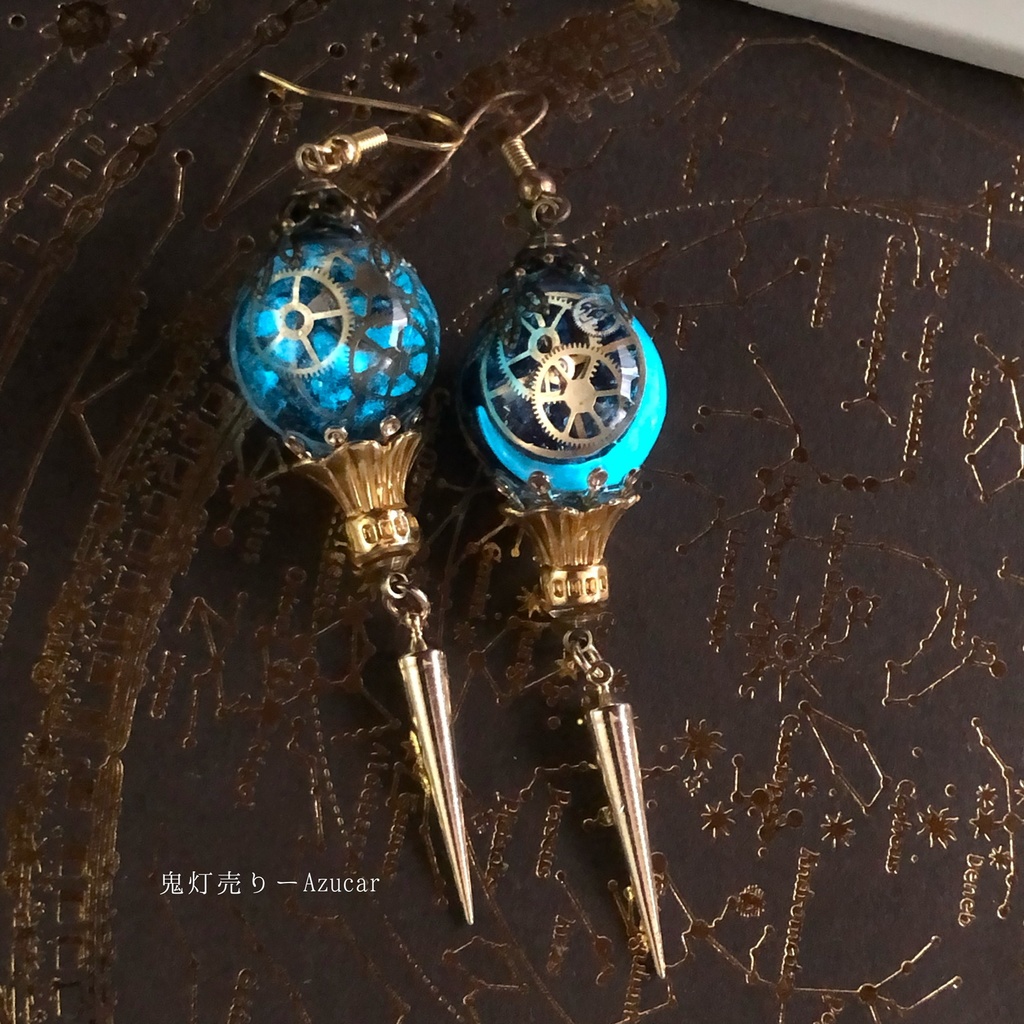 【蓄光version】夜を動かす歯車時計と満月ランタン スチームパンク 歯車ランタン 球体 宇宙 レジン オルゴナイト メンズにも ピアス イヤリング
