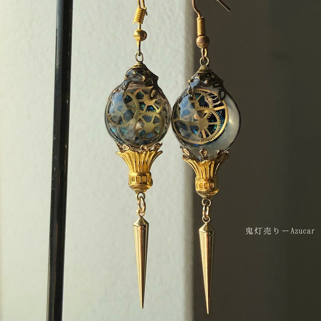 【蓄光version】夜を動かす歯車時計と満月ランタン スチームパンク 歯車ランタン 球体 宇宙 レジン オルゴナイト メンズにも ピアス イヤリング