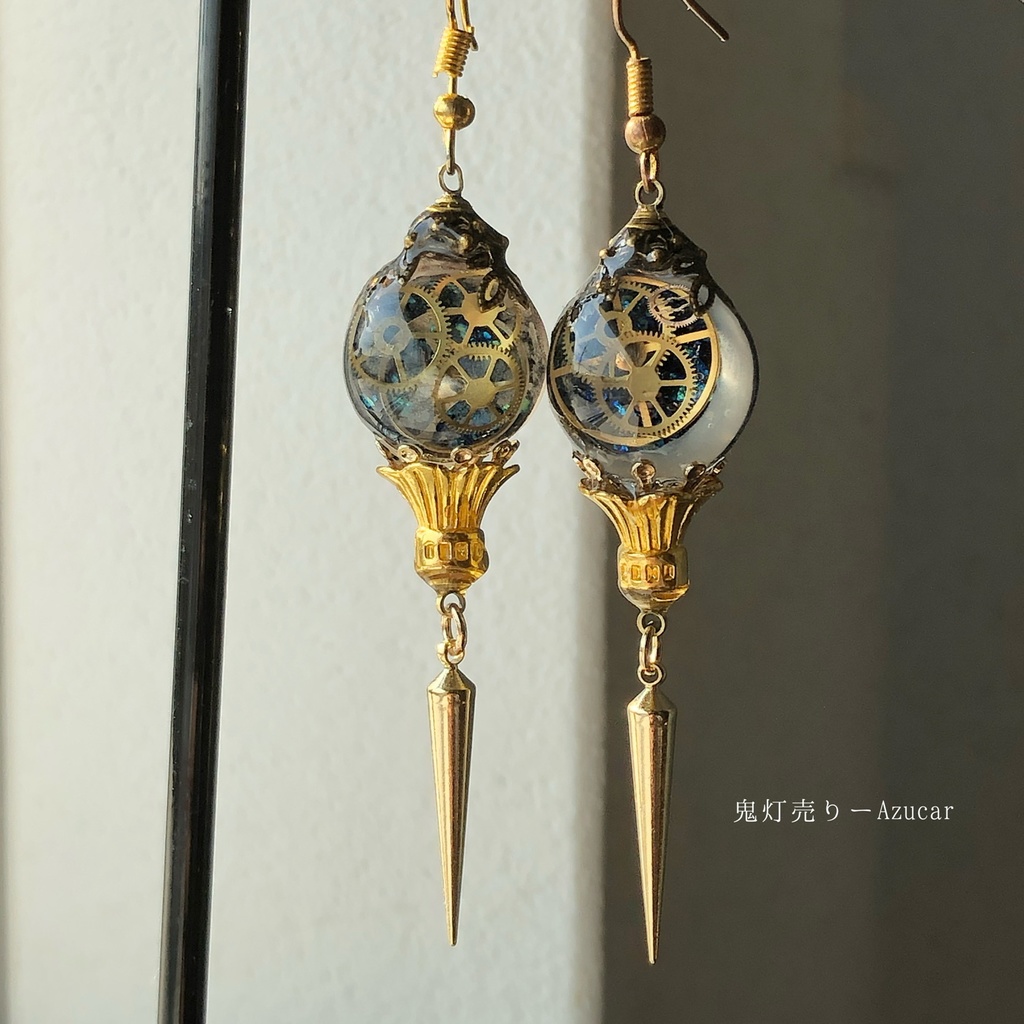 【蓄光version】夜を動かす歯車時計と満月ランタン スチームパンク 歯車ランタン 球体 宇宙 レジン オルゴナイト メンズにも ピアス イヤリング